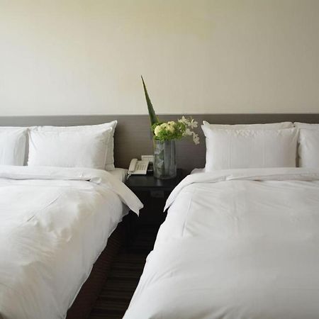De Reve Express Hotel Chiayi City Exterior foto