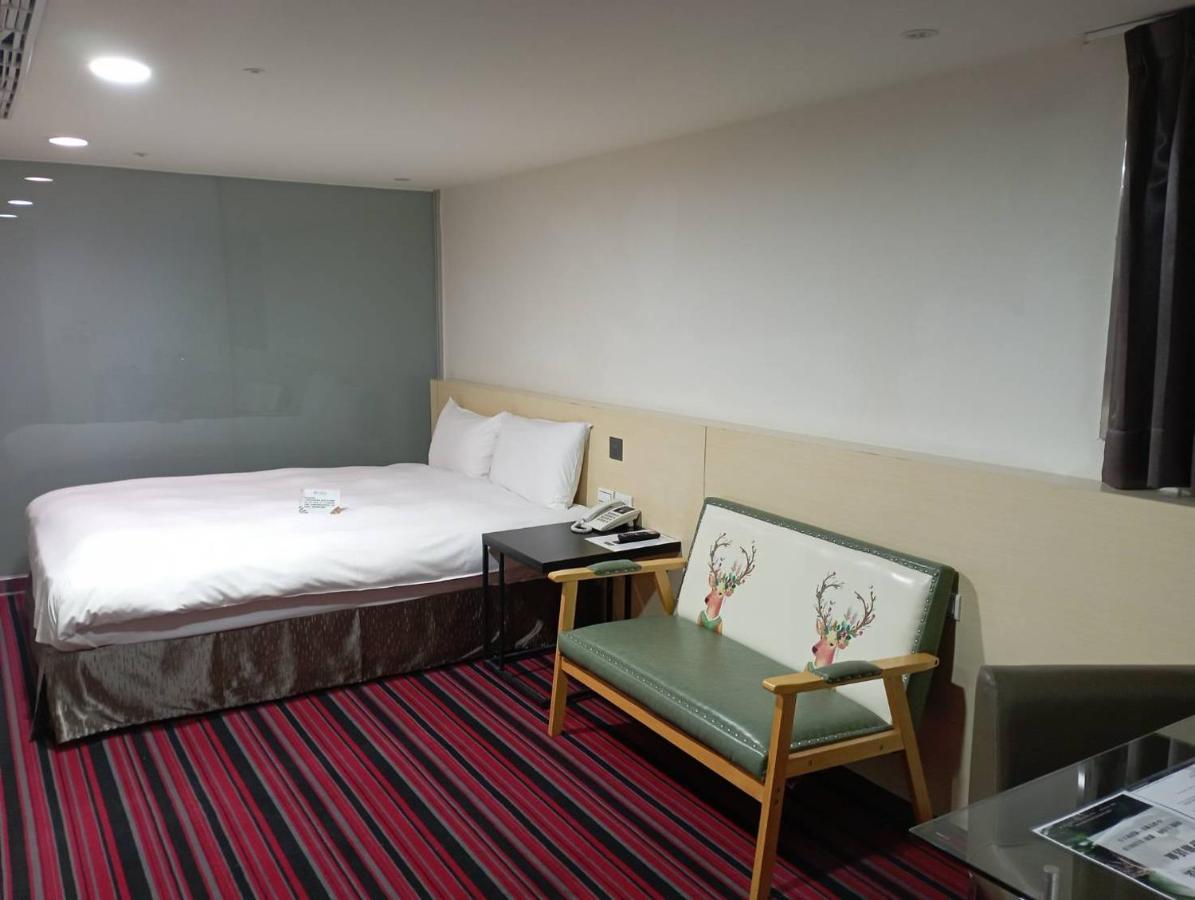 De Reve Express Hotel Chiayi City Exterior foto