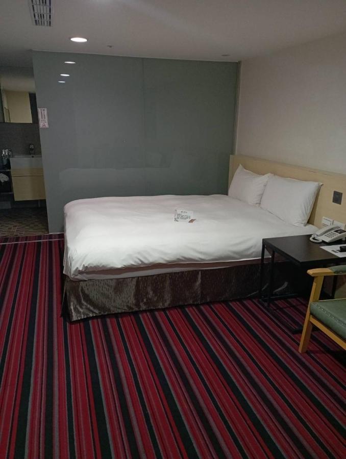 De Reve Express Hotel Chiayi City Exterior foto