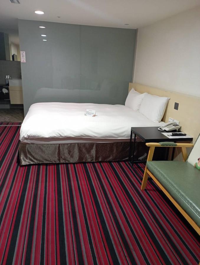De Reve Express Hotel Chiayi City Exterior foto