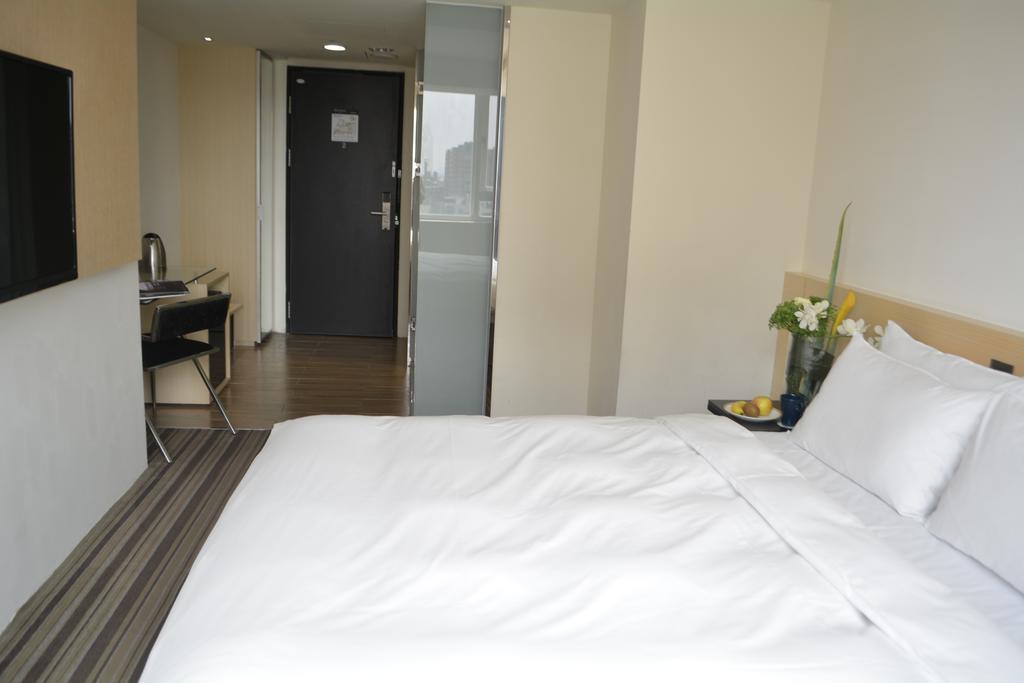 De Reve Express Hotel Chiayi City Exterior foto